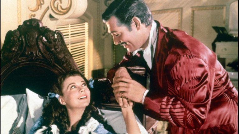 10. “Отнесени от вихъра” (от 1939 г.)
Филмът следва бурната любов на Скарлет О’Хара и Рет Бътлър. И двамата са потомци на заможния американски Юг и като такива са твърде горделиви, за да разкрият чувствата си един пред друг. Обстановката около тях обаче допълнително се нажежава, тъй като Америка се изправя пред Гражданска война.