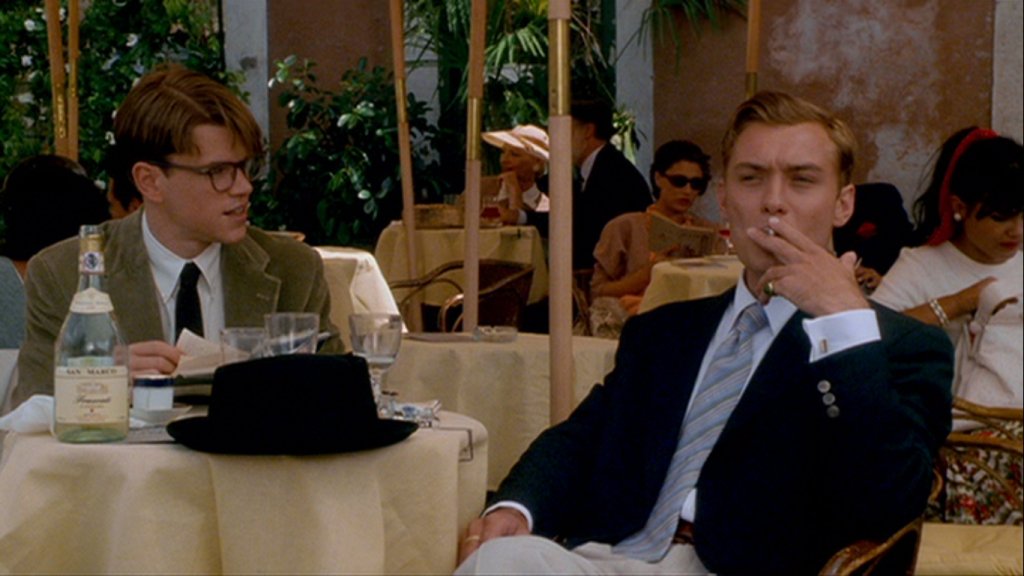 2. "The Talented Mr. Ripley" (1999) 
Мат Деймън получи доста внимание покрай ролята си. Неговият герой е социопат, неустоимо привлечен от небрежно жесток, ужасно красив плейбой - а кой е по-подходящ за тази роля от Джъд! 
