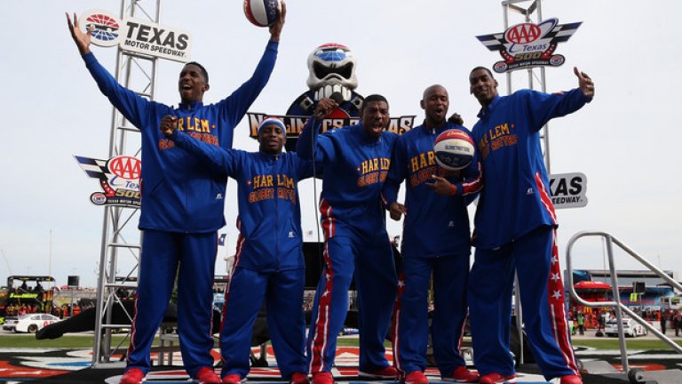 Гастрол в Тексас, където са посрещнати като национални любимци.