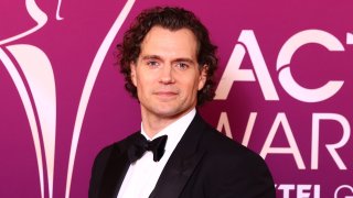 Актьорът публикува снимки в Instagram