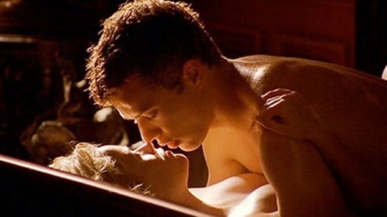 Секс игри (1999)
Сцената между Рийз Уидърспуун и Райън Филип е снимана по време, по което двамата имат връзка. Химията е осезаема. 
