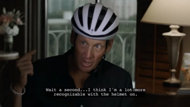 "Чакайте малко... Мисля, че ще съм много по-разпознаваем с каска на главата"
Ланс Армстронг играе "анонимен източник", който разкрива мръсните тайни на допинга в колоезденето под условието самоличността му да не се разкрива...