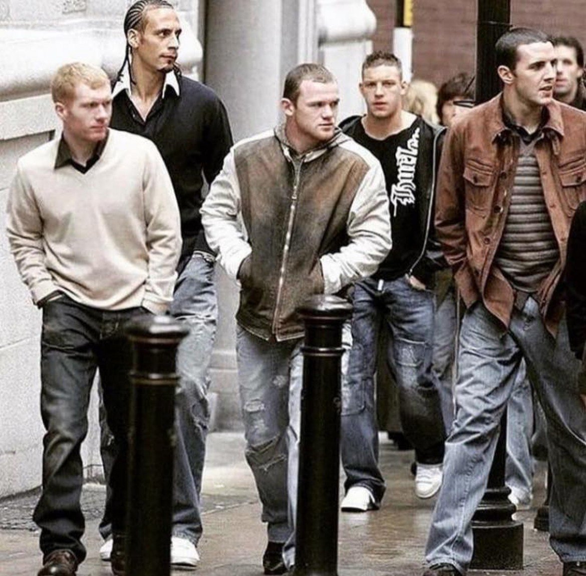 Когато играчите на Манчестър Юнайтед изглеждаха като групичка момчета, които си търсят боя по малките улички.