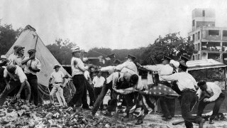 Bonus_marchers_05510_2004_001_a