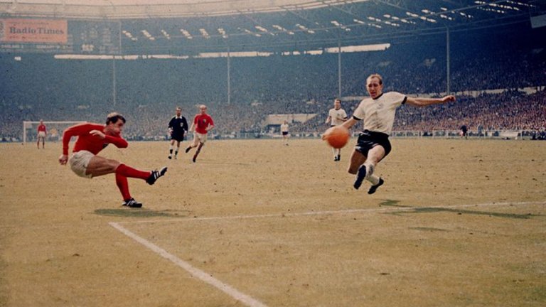 Как Англия плати 80 хил. паунда, за да спаси топката от финала на Мондиал 1966 от германски плен