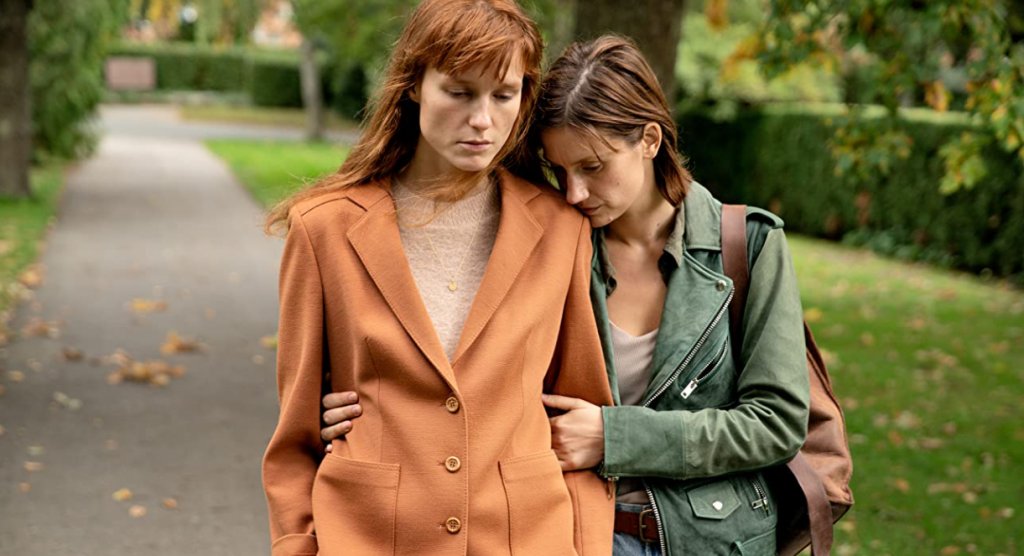 "Изключението"/The ExceptionПсихологическият трилър на Йеспер Нилсен стъпва върху книгата на Кристиан Юнгерсен и разказва за четири жени, които работят заедно в малка неправителствена организация в Копенхаген, специализирана в изследвания в областта на геноцида.Когато две от тях получават смъртни заплахи, подозрението пада върху сръбски военен престъпник. Скоро след това обаче жените започват да се подозират взаимно...