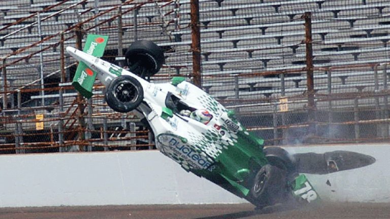 Една от катастрофите на Симона в IndyCar
