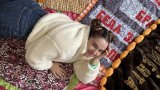 Творец от поколението Z преосмисля социалистическите табели и лозунги