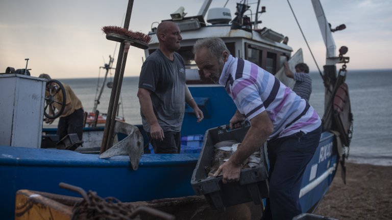 Новата тиха война за риболовните права вкара Париж, Лондон и остров Джърси в сериозно напрежение