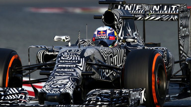 Red Bull дори използваха тази цветова схема по време на тестовете през 2015, за да скрият някои от формите на новия си болид