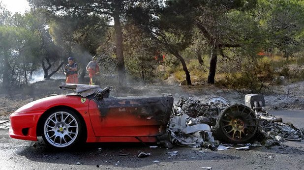 Година по-късно Евер разби зпополучната кола и оцеля в зверска катастрофа, при която спортният автомобил изгоря почти напълно.