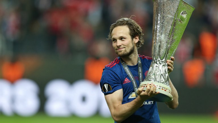 Дейли Блинд се завръща в Аякс след четири години в Манчестър Юнайтед