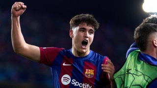 Сензацията на сезона е на 17, но вече обезличи Мбапе и има заложбите на величията от миналото