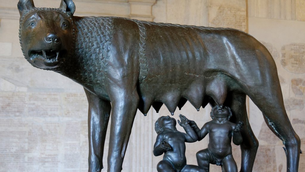 2560px-Capitoline_she-wolf_Musei_Capitolini_MC1181