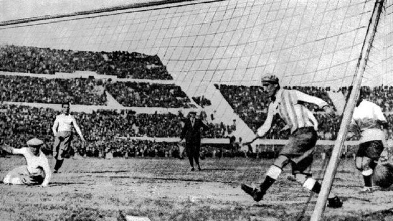 5. Само три страни в историята са печелили всичките си мачове по пътя към трофея: Уругвай 4/4 през 1930 г., Италия 4/4 през 1938 г. и Бразилия 6/6 през 1970 г. и 7/7 през 2002 г. 