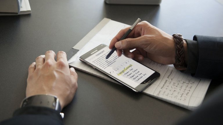 Телефонът се отличава и с издръжливата си батерия