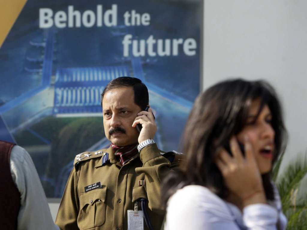 indians-on-cell-phones