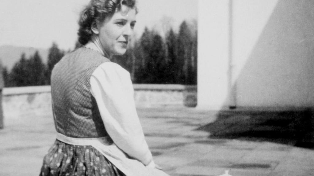 Eva-Braun-beim-Kaffee-Foto