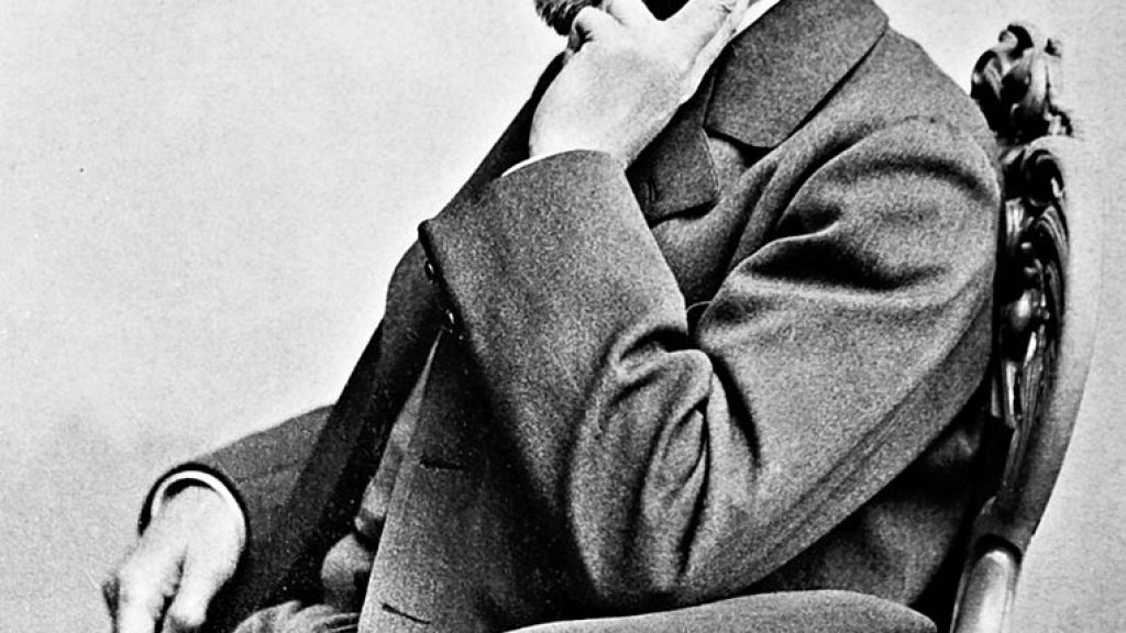 762px-AlfredNobel_adjusted