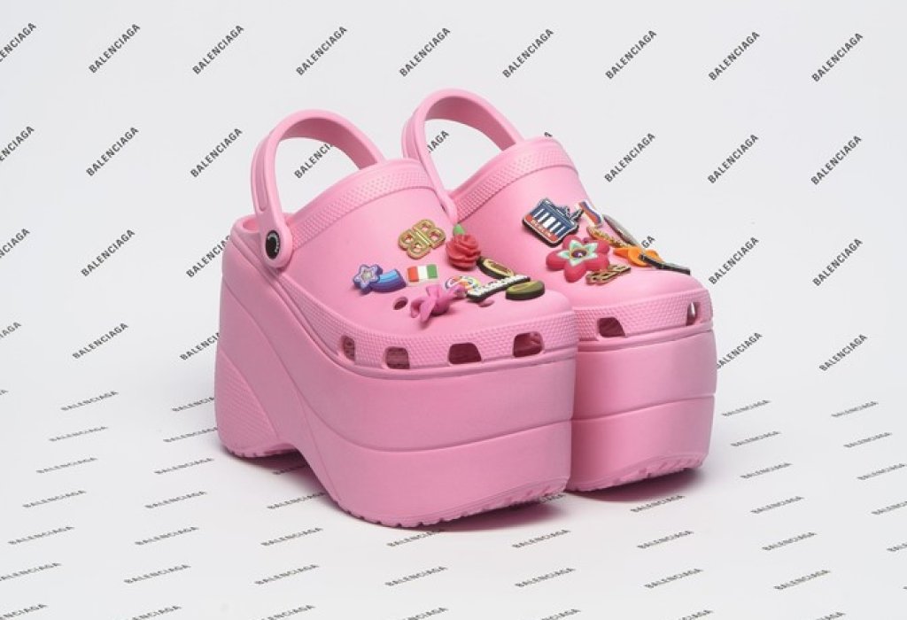 Колаборацията между Balenciaga и Crocs доведе до това изобретение с 10 сантиметрова платформа.