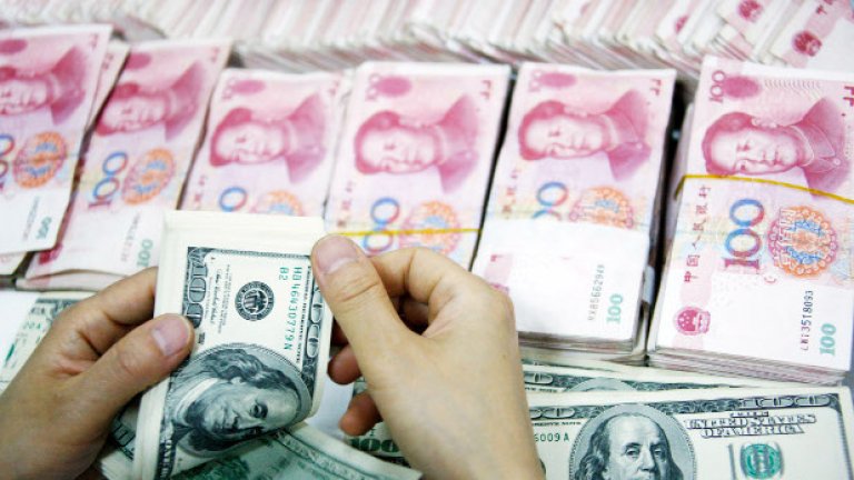 През октомври юанът изпревари еврото - и така китайската валута стана втора в световните разплащания