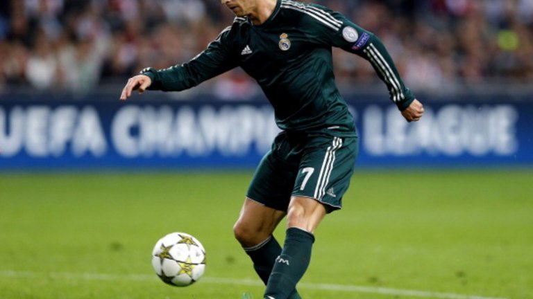 5. Хеттрикът, Аякс – Реал Мадрид 1:4, 3 октомври 2012 г.
Роналдо бе вкарвал по два гола в 11 мача в Шампионската лига, преди да отбележи първия си хеттрик. 
