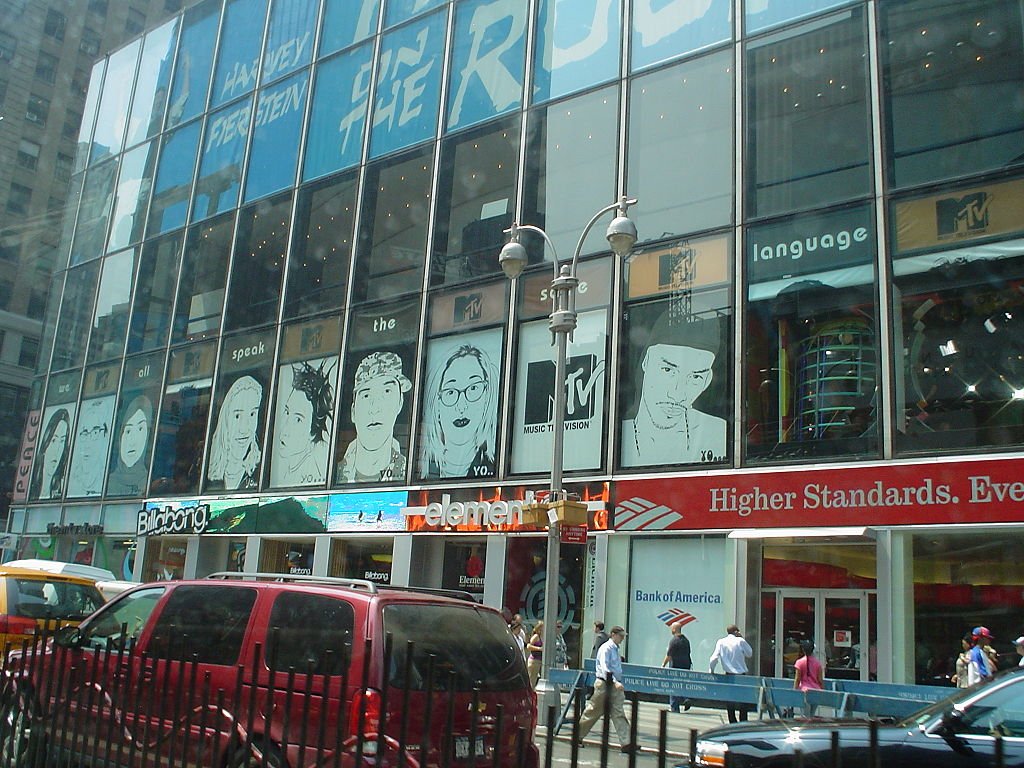 1024px-MTV_Times_Square_studio