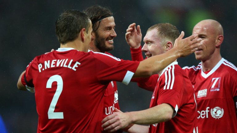 Дейвид Бекъм и Фил Невил са част от играчите от Випуск 92 на Манчестър Юнайтед, които  притежават нискодивизионния английски Салфорд Сити.