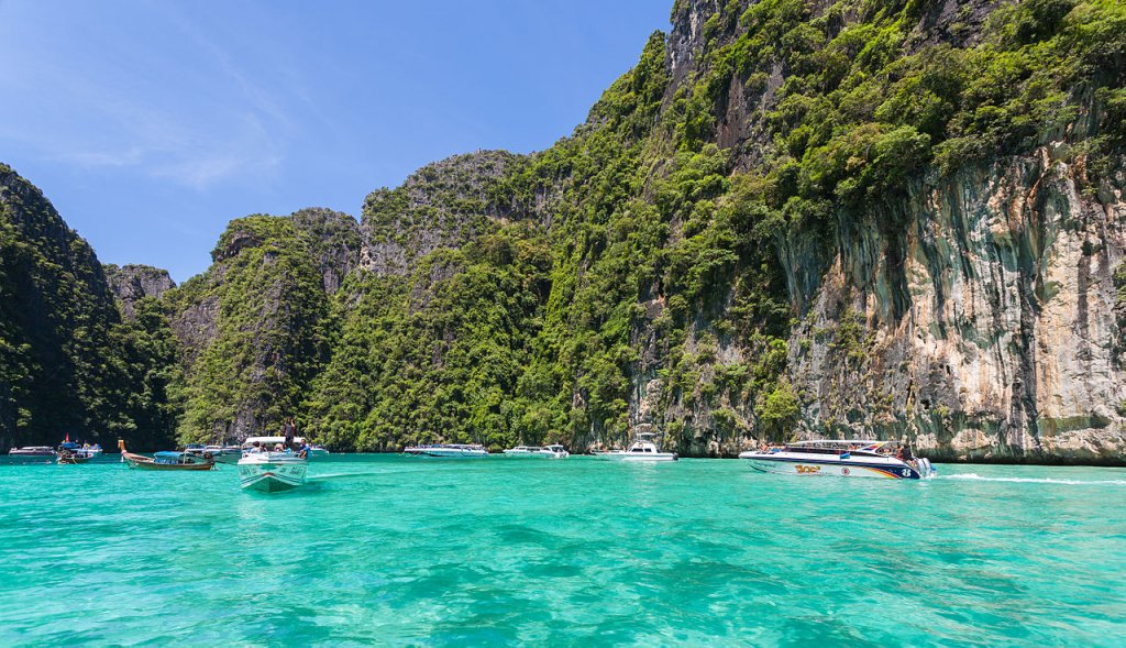 Isla_Phi_Phi_Lay,_Tailandia,_2013-08-19,_DD_02