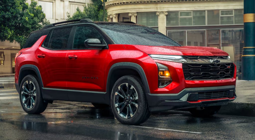 Chevrolet EquinoxChevrolet са майстори на красивия външен вид на автомобилите си и Chevrolet Equinox не прави изключение. Новата му версия освен голямо купе и багажник, предлага и стандартно оборудване от два тъчскрийна на предното табло, круиз контрол и удобно зарядно за устройства.