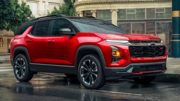 Chevrolet EquinoxChevrolet са майстори на красивия външен вид на автомобилите си и Chevrolet Equinox не прави изключение. Новата му версия освен голямо купе и багажник, предлага и стандартно оборудване от два тъчскрийна на предното табло, круиз контрол и удобно зарядно за устройства.