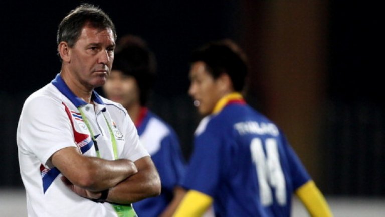 Браян Робсън. Легендата стартира като играещ мениджър на Мидълзбро през 1994 г. После води последователно Брадфорд, УБА и Шефилд Юнайтед. Последният му ангажимент бе като селекционер на Тайланд (2009-2011). Оттогава е официален посланик на Манчестър Юнайтед.