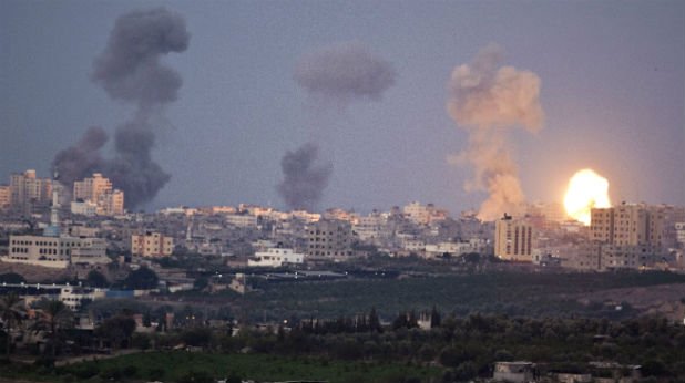 Израелската офанзива започна с въздушни удари, а от миналата седмица се включиха и танкове