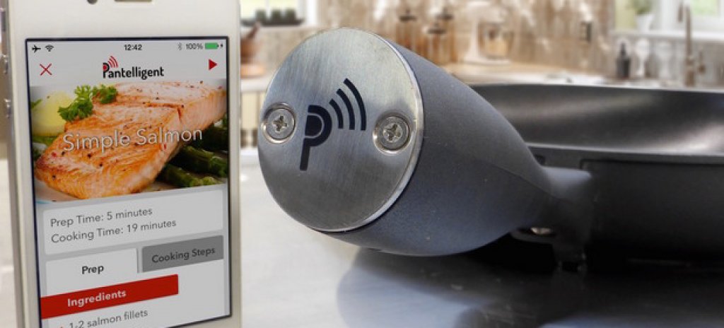 Тиганът, който ви учи да готвите
Pantelligent/ $199
Колко загрят трябва да е тиганът? Кога да разбъркам? Дали е готово? Ако някога сте готвили непознато ястие, със сигурност сте си задавали подобни въпроси.  Pantelligent се стреми да отговори на всичките. След като изберете рецепта от неговото приложение за смартфон, тиганът използва Bluetooth технология и специален сензор за загряване, за да предложи инструкции за готвене в реално време, които се изписват на екрана ви. Така ще знаете кога да обърнете пържолата, например, ако искате да е средно изпечена.