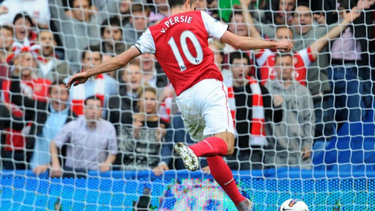 Робин ван Перси (Арсенал). Нападателят замени успешно Анри и вкара 30 гола в 38 мача през сезон 2011-2012 г. За да разбие после сърцата на феновете, като подпише с Манчестър Юнайтед.