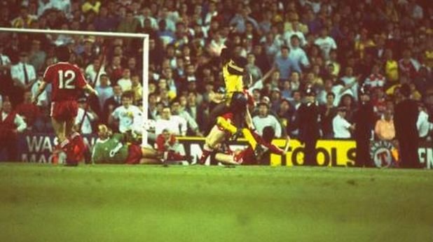 А този гол? Майкъл Томас бележи в 90-ата минута на "Анфийлд" и Арсенал печели титлата! Годината е 1989-а, но кой може да забрави онзи мач!?