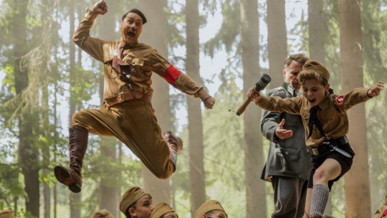 Този въображаем Хитлер изразява собствените дилеми и страхове на Джоджо - желанието му да не е сам, да бъде приет като част от клуб, да бъде достоен за собствените си вярвания. Но с напредването на филма и вътрешните конфликти на момчето стават все по-сложни, а с тях се променя и неговият въображаем приятел.