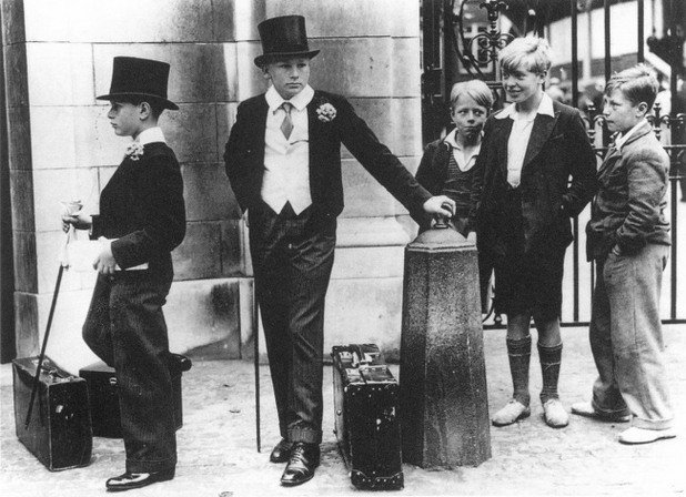 Класови различия.
Великобритания, 1937 година