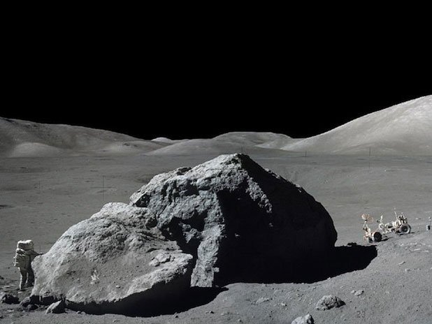 Може да се установят в лунни пещери

Да, подземното (подлунното) убежище може да се окаже най-добрата опция и руснаците го осъзнават. Цитиран от Reuters, шефът на руската тренировъчна програма за космонавти Сергей Крикальов казва: „Откритието, че Луната е по-скоро поресто тяло може сериозно да промени подхода ни в основаването на лунни бази. Ако се окаже, че съществуват пещери, които предпазват от рациация и метеоритни дъждове, това може да е още по-интересна дестинация, отколкото сме мислели преди”.
