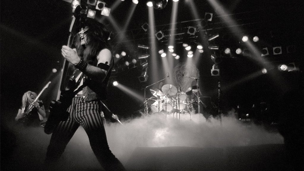 Iron_Maiden,_Steve_Harris_-_Manchester_Apollo_-_1980