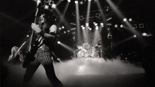 Iron_Maiden,_Steve_Harris_-_Manchester_Apollo_-_1980