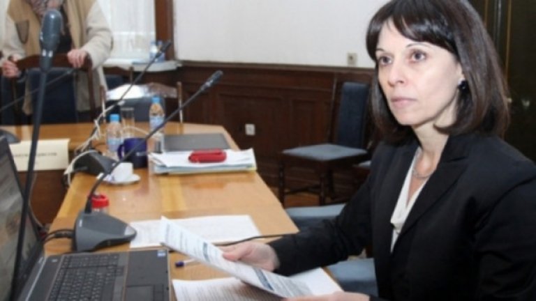 След критиките за избора й, тя е поискала от президента да спре процедурата по назначаването й