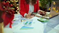 Теглене на имена и кредити