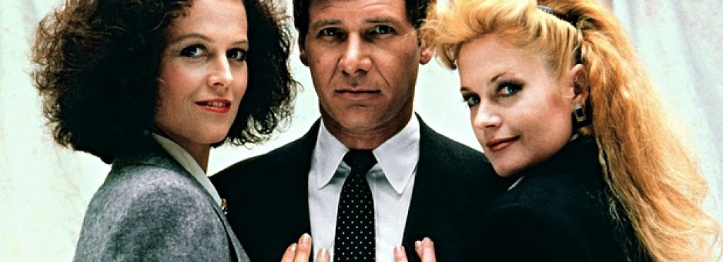 Работещо момиче е филм от 1988 година с режисьор Майк Никълс. В него участват Харисън Форд, Мелании Грифит, Сигорни Уивър. Филмът получава шест номинации за Оскар и печели една награда – за песента Let the River Run. Скоро след това се появява друго „Рабо