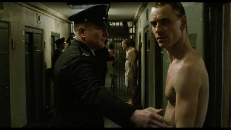 Глад / Hunger (2008) 
Майкъл Фасбендър влиза в ролята на доброволеца на ИРА Боби Сандс, който повежда гладна стачка в затвора през 1981 г. по време на управлението на Маргарет Тачър. За да се трансформира в гладуващия ирландец, Фасбендър отслабва рязко до 59 кг.