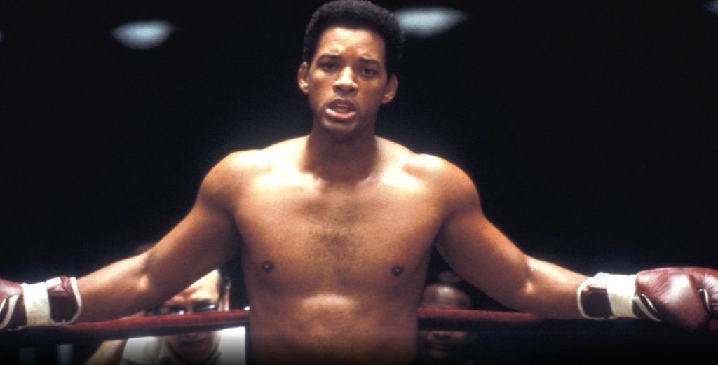 “Али”
Къде да го гледаме: в Netflix
Определян като един от най-великите биографични филми, правени някога, “Али” на режисьора Майкъл Ман проследява боксьора Мохамед Али от бедното му детство в Луисвил, Кентъки, до Олимпийските игри в Атланта през 1996 г.  
В тази година на Али му е оказана честта да донесе олимпийския огън на церемонията в САЩ. И му е подарен златен медал, след като 30 години по-рано хвърля своя медал в реката в Охайо като протест срещу сегрегацията.