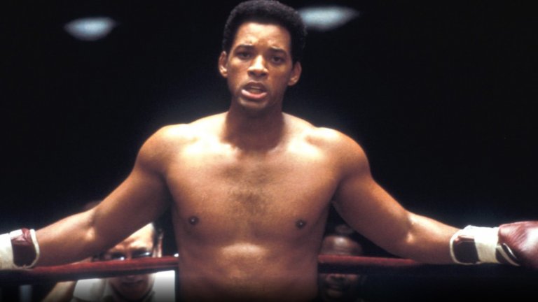 “Али”
Къде да го гледаме: в Netflix
Определян като един от най-великите биографични филми, правени някога, “Али” на режисьора Майкъл Ман проследява боксьора Мохамед Али от бедното му детство в Луисвил, Кентъки, до Олимпийските игри в Атланта през 1996 г.  
В тази година на Али му е оказана честта да донесе олимпийския огън на церемонията в САЩ. И му е подарен златен медал, след като 30 години по-рано хвърля своя медал в реката в Охайо като протест срещу сегрегацията.