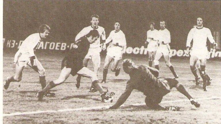 Локомотив (Сф) - Монако 4:2, 1980 г.
Начко Михайлов нанизва четири гола във вратата на гостите, което е достатъчно за елиминирането им. На реванша Локо удържа 1:2 и се класира.
Година по-рано Начко е герой и срещу Динамо (Киев), елиминиран отново от "червено-черните". Тимът от Киев е един от най-силните в Европа по това време.