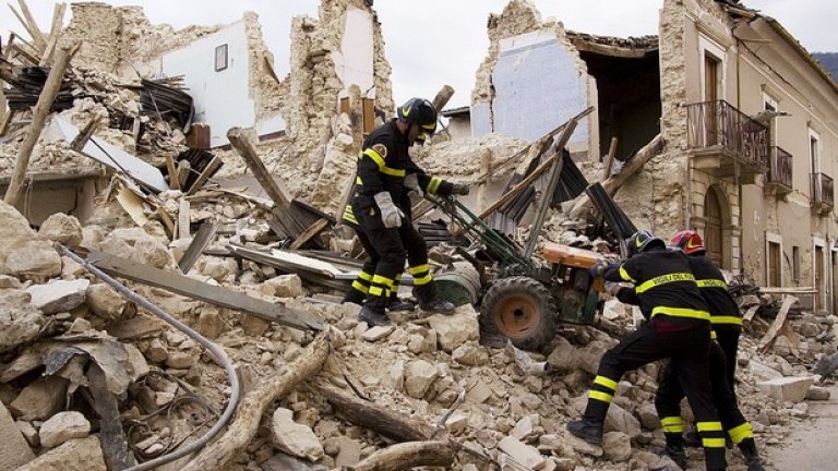 Шестима учени бяха подведени под наказателна отговорност за подценяване на сеизмичната опасност в Акуила. При земетресението от 2009 г. загинаха над 300 души.