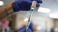 Разследват лекар от Мадан за измама с имунизации